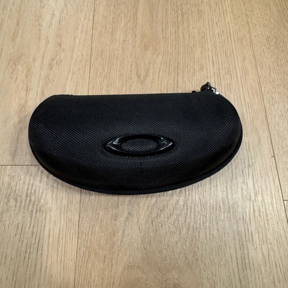 Oakley Black Sunglasses Holder - Picture 2 of 5